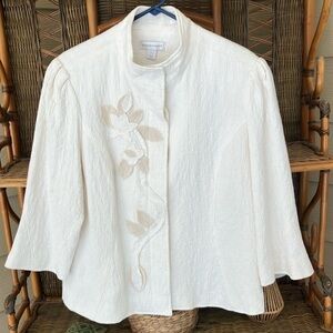 Elegant White Floral Appliquéd Jacket